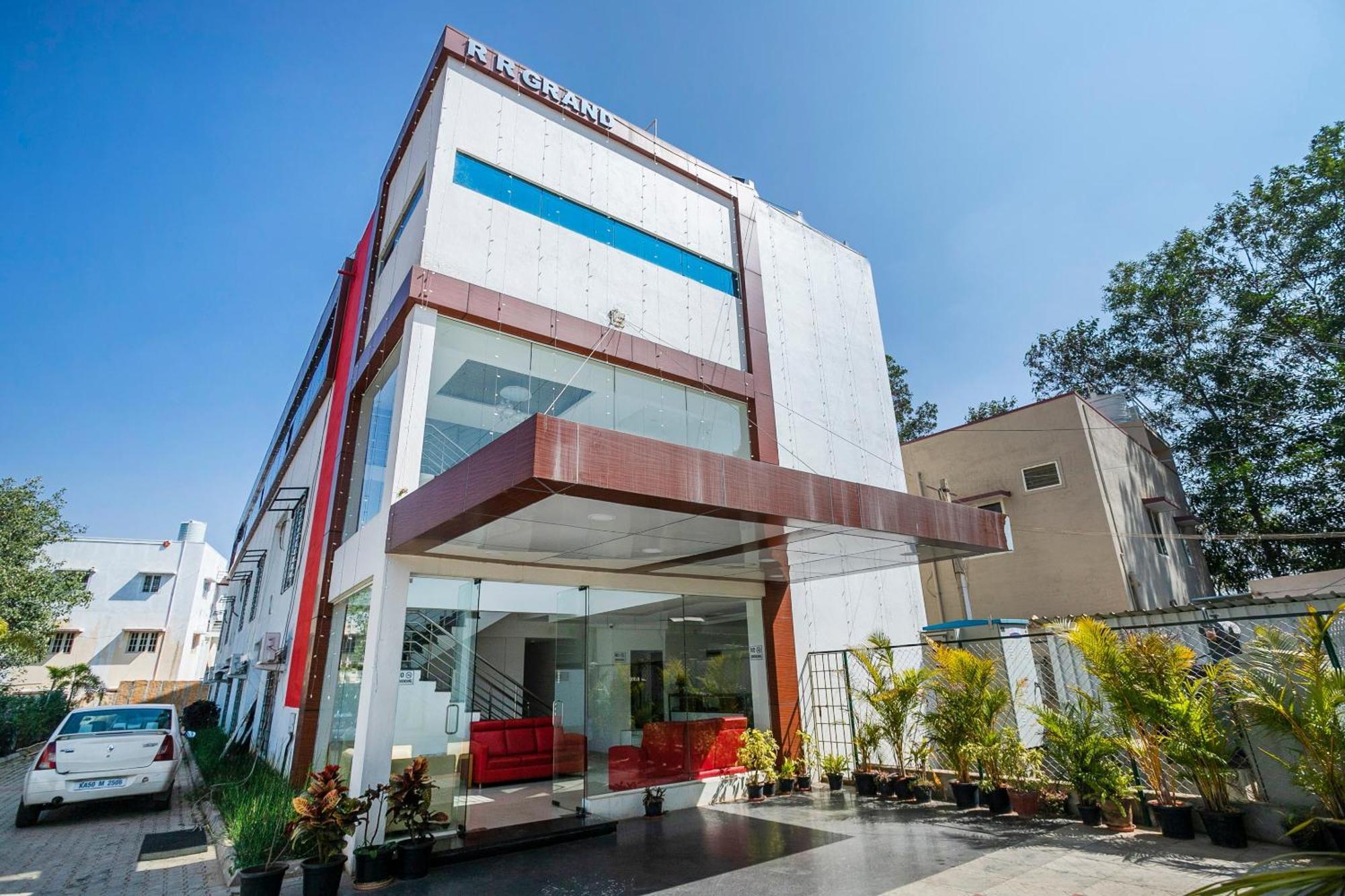 Collection O 27798 Hotel Cosmopolitan Devanahalli Exterior foto