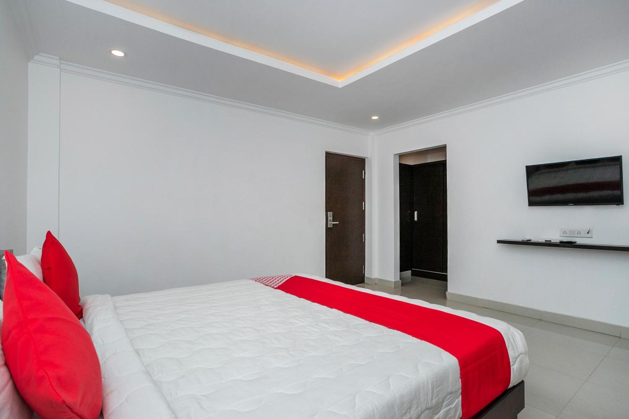 Collection O 27798 Hotel Cosmopolitan Devanahalli Exterior foto