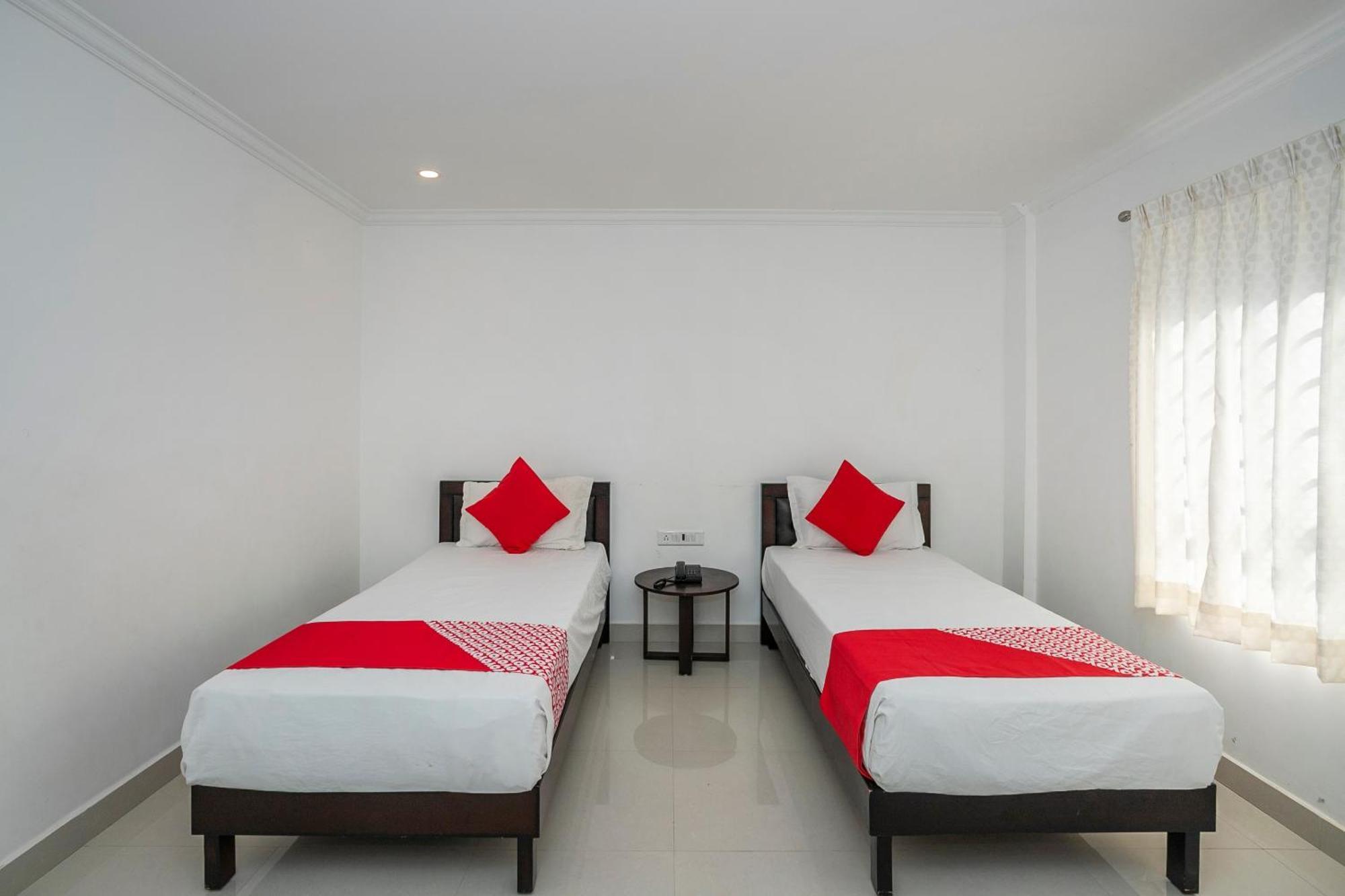 Collection O 27798 Hotel Cosmopolitan Devanahalli Exterior foto